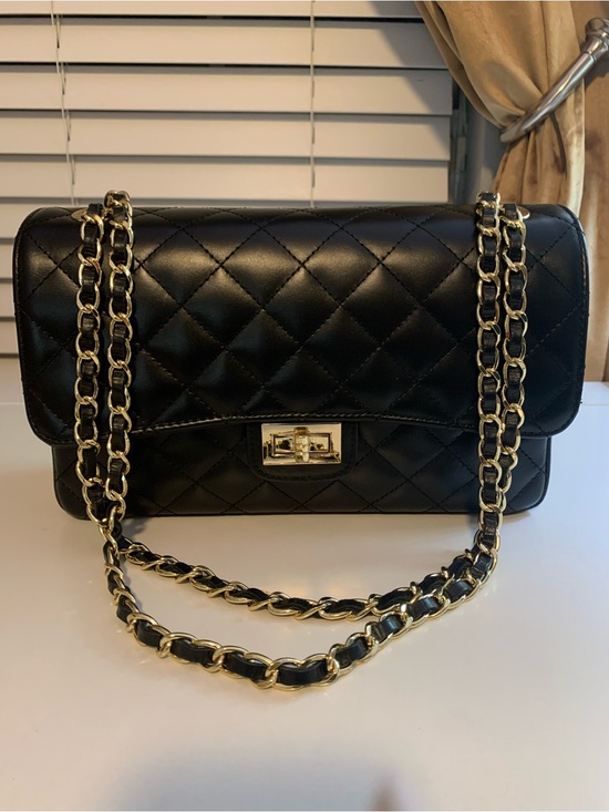Roberta Rossi Handbags - Classic Quilted Black Shoulder Bag with Gold Chain